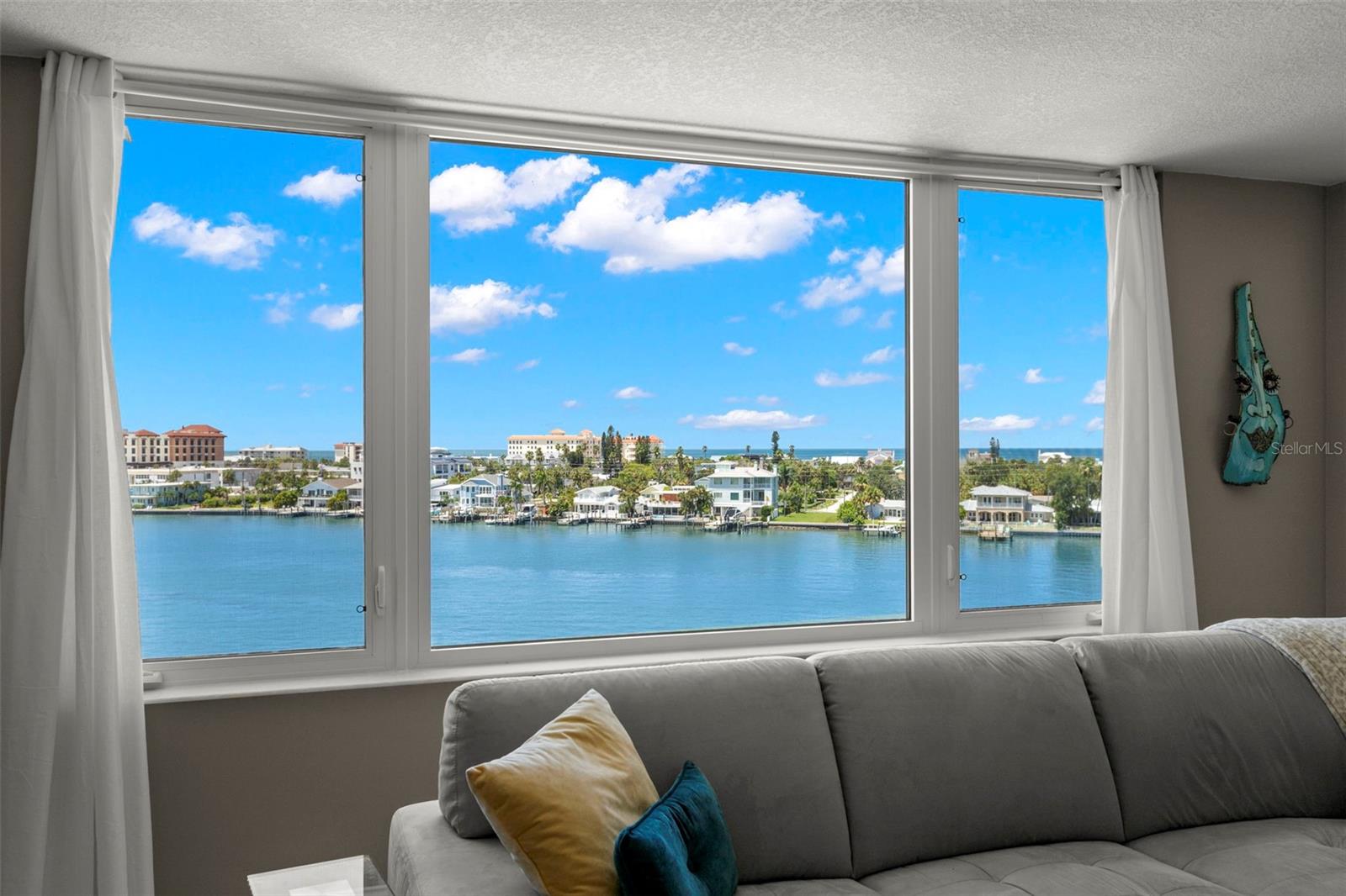 Image 4 of 58 For 736 Island Way 604