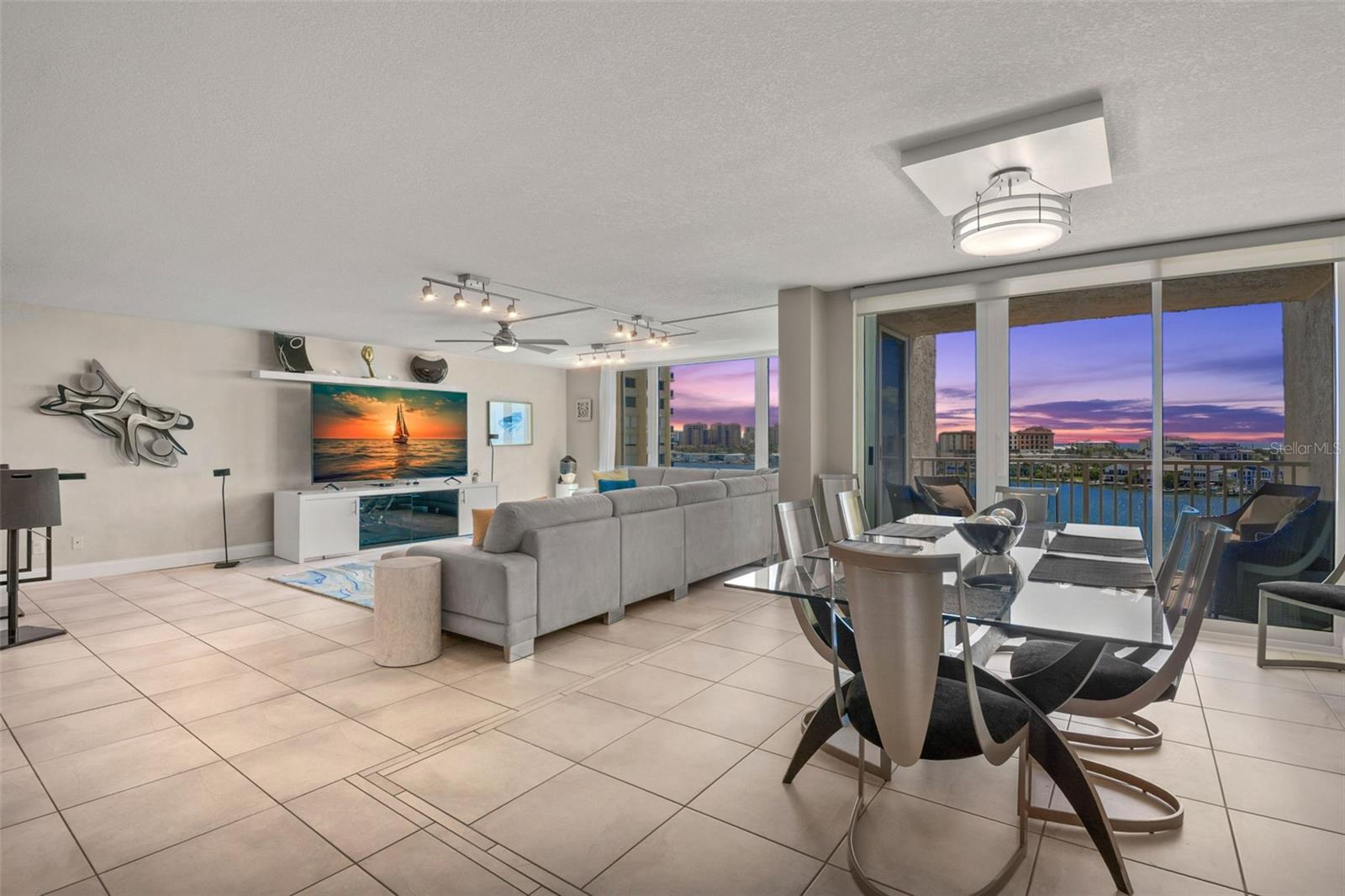 Image 45 of 58 For 736 Island Way 604