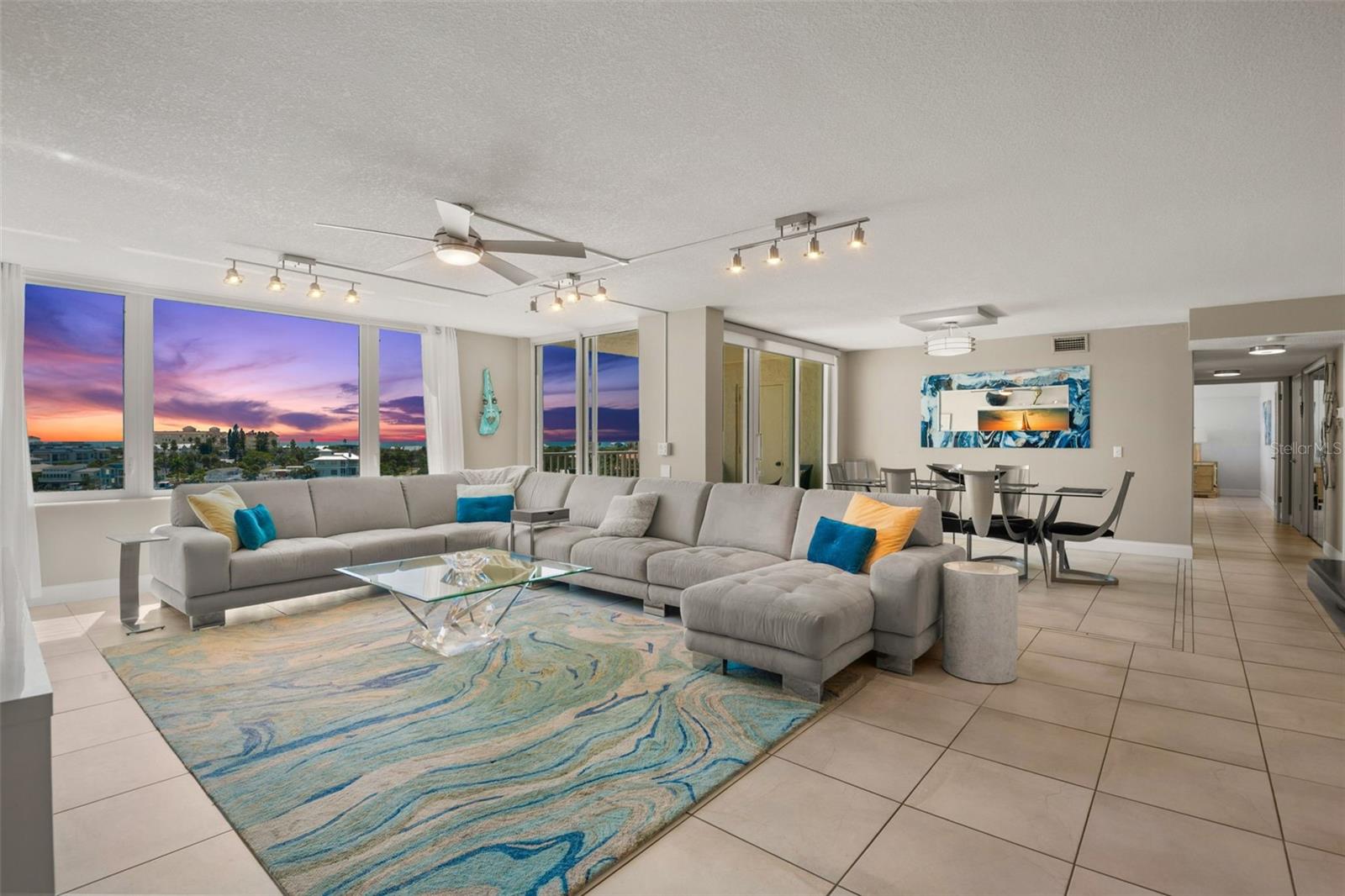 Image 5 of 58 For 736 Island Way 604