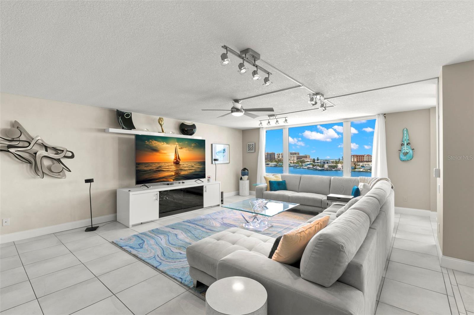 Image 6 of 58 For 736 Island Way 604