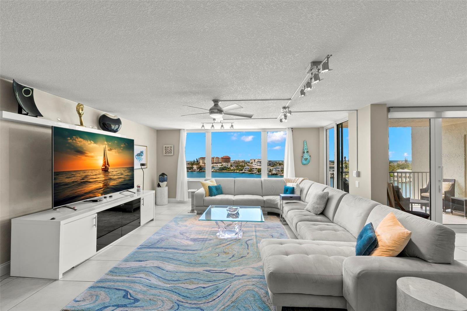 Image 7 of 58 For 736 Island Way 604