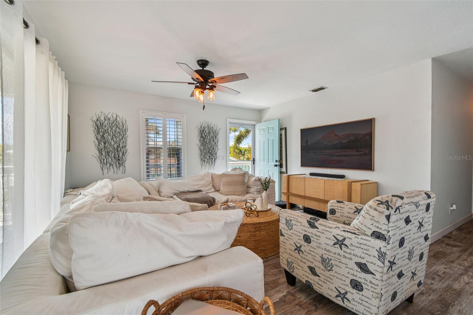 Image 5 of 54 For 16313 1st Street E
