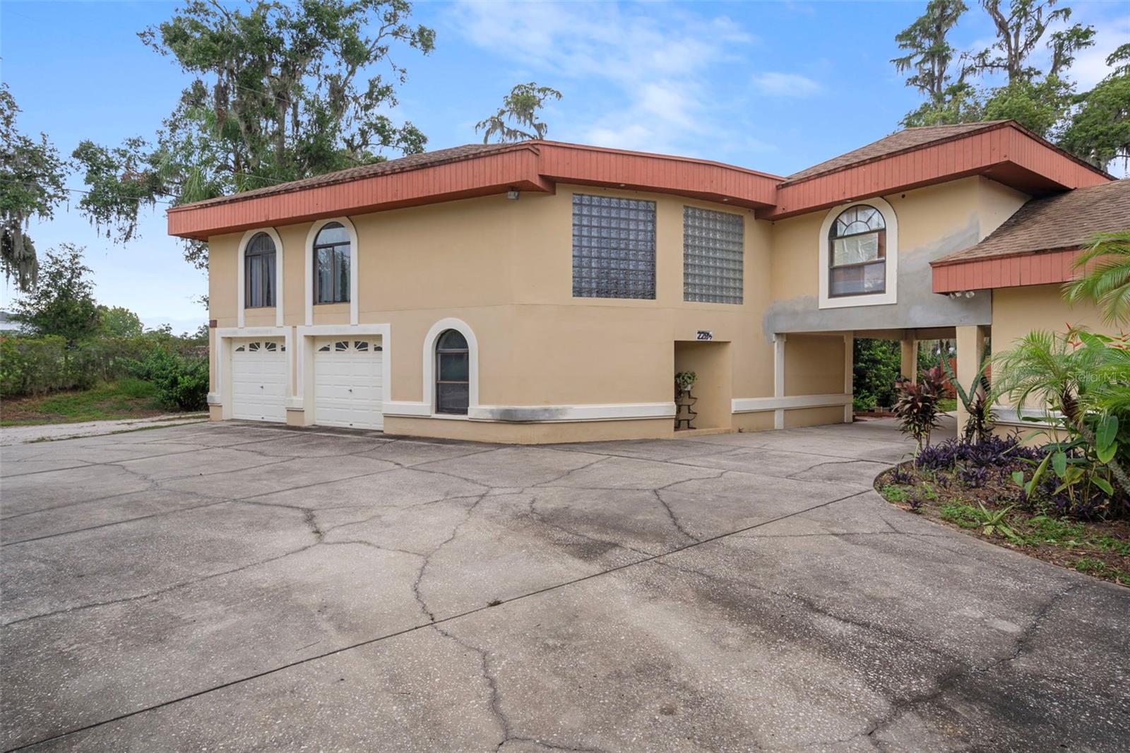 Listing photo id 9 for 228 Lakeside Drive
