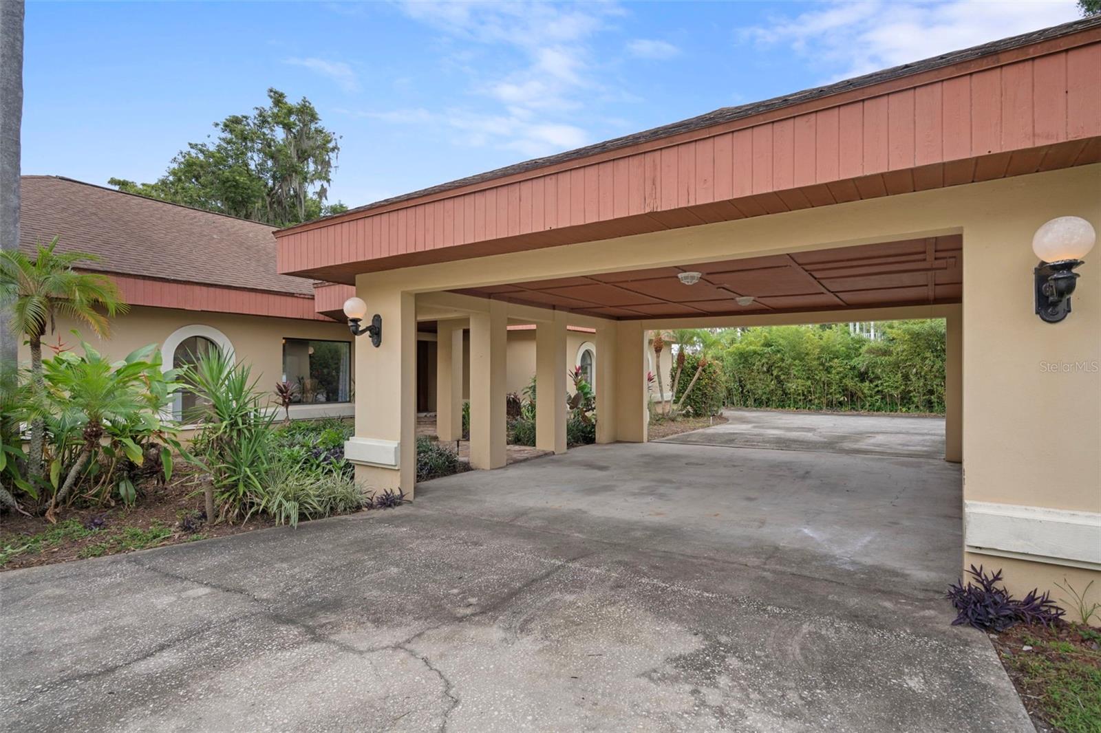 Listing photo id 10 for 228 Lakeside Drive