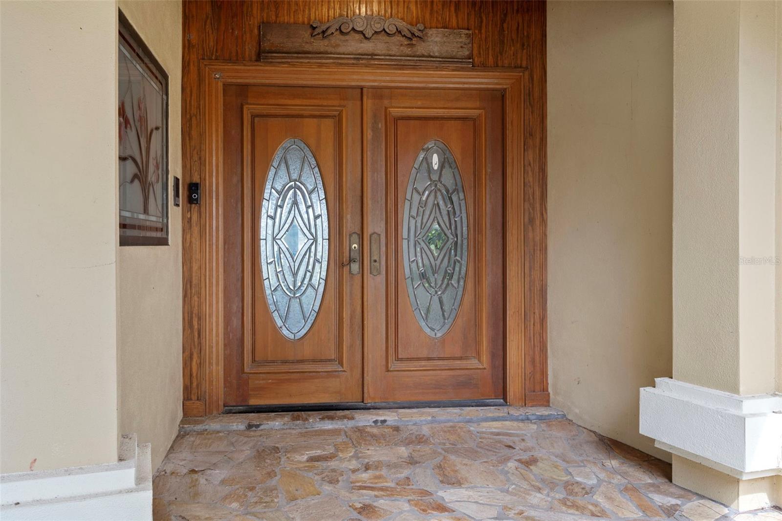 Listing photo id 11 for 228 Lakeside Drive
