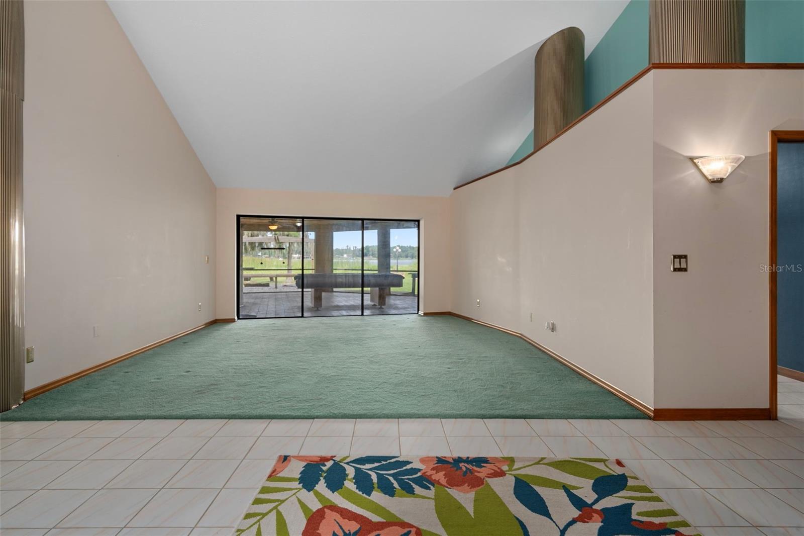 Listing photo id 12 for 228 Lakeside Drive