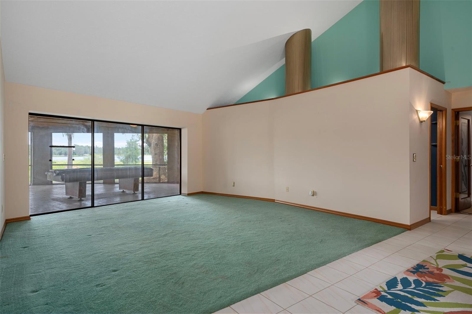 Listing photo id 13 for 228 Lakeside Drive