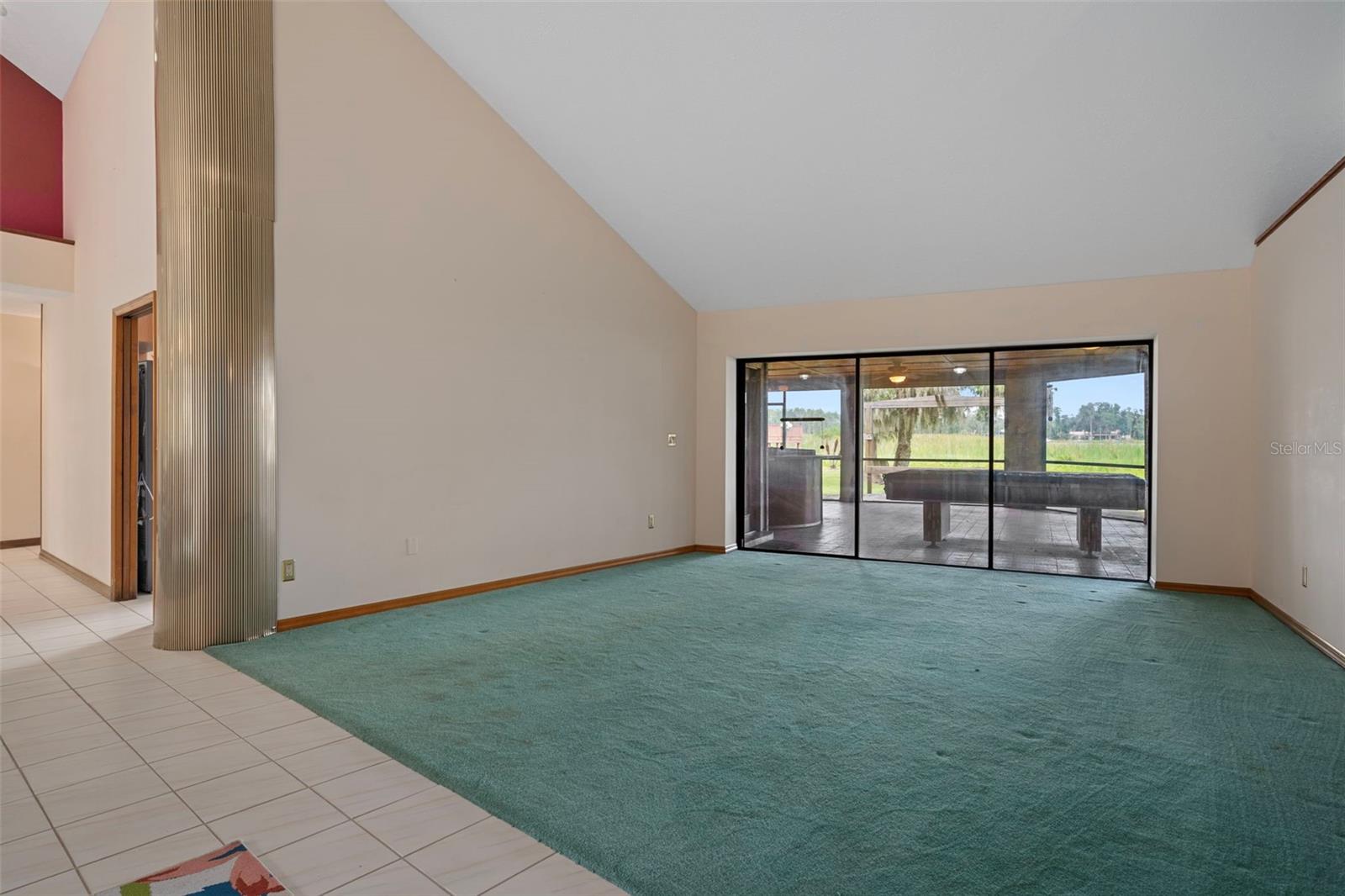 Listing photo id 14 for 228 Lakeside Drive