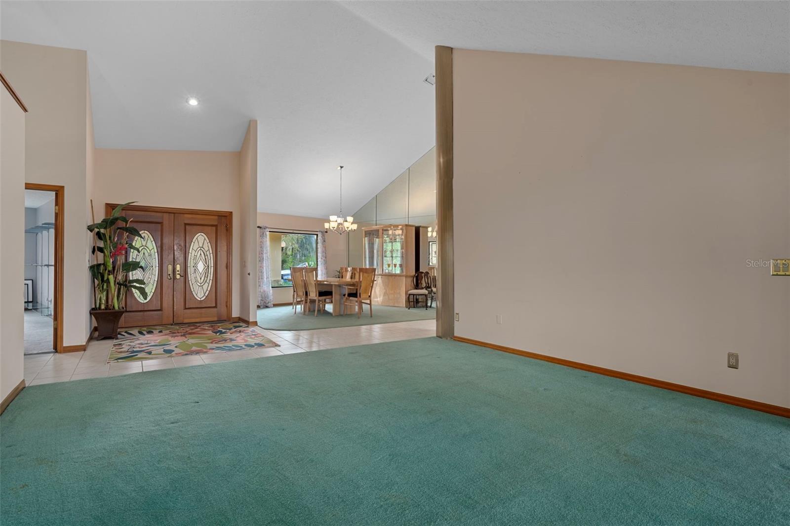 Listing photo id 15 for 228 Lakeside Drive