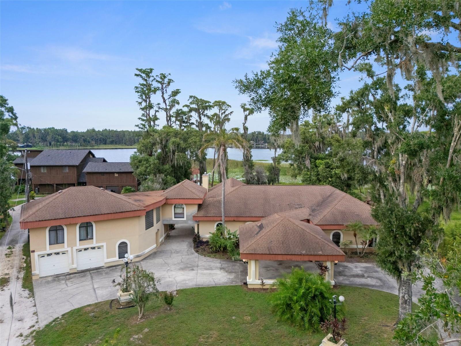 Listing photo id 0 for 228 Lakeside Drive