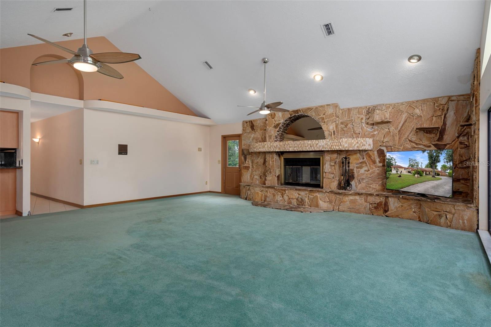 Listing photo id 26 for 228 Lakeside Drive