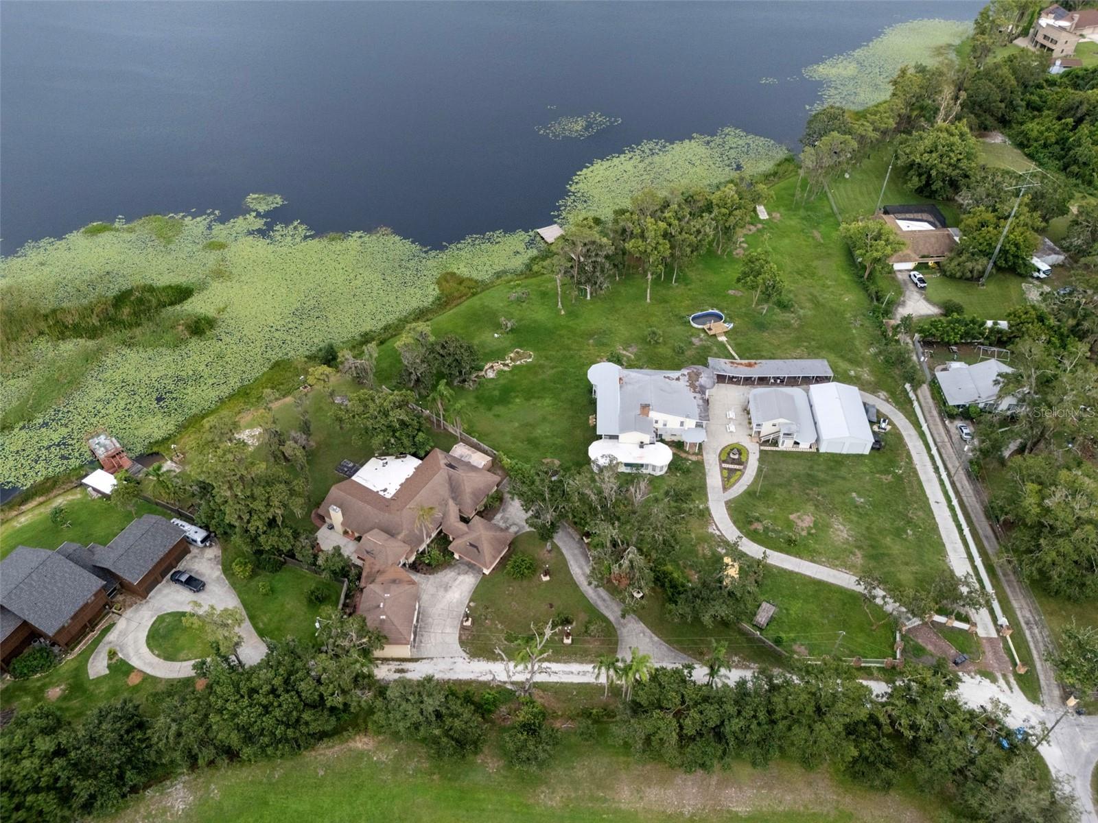 Listing photo id 1 for 228 Lakeside Drive