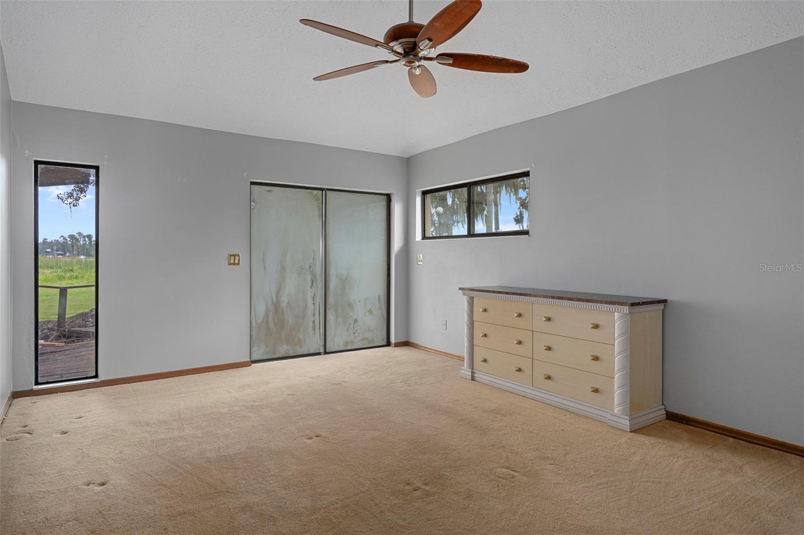 Listing photo id 33 for 228 Lakeside Drive