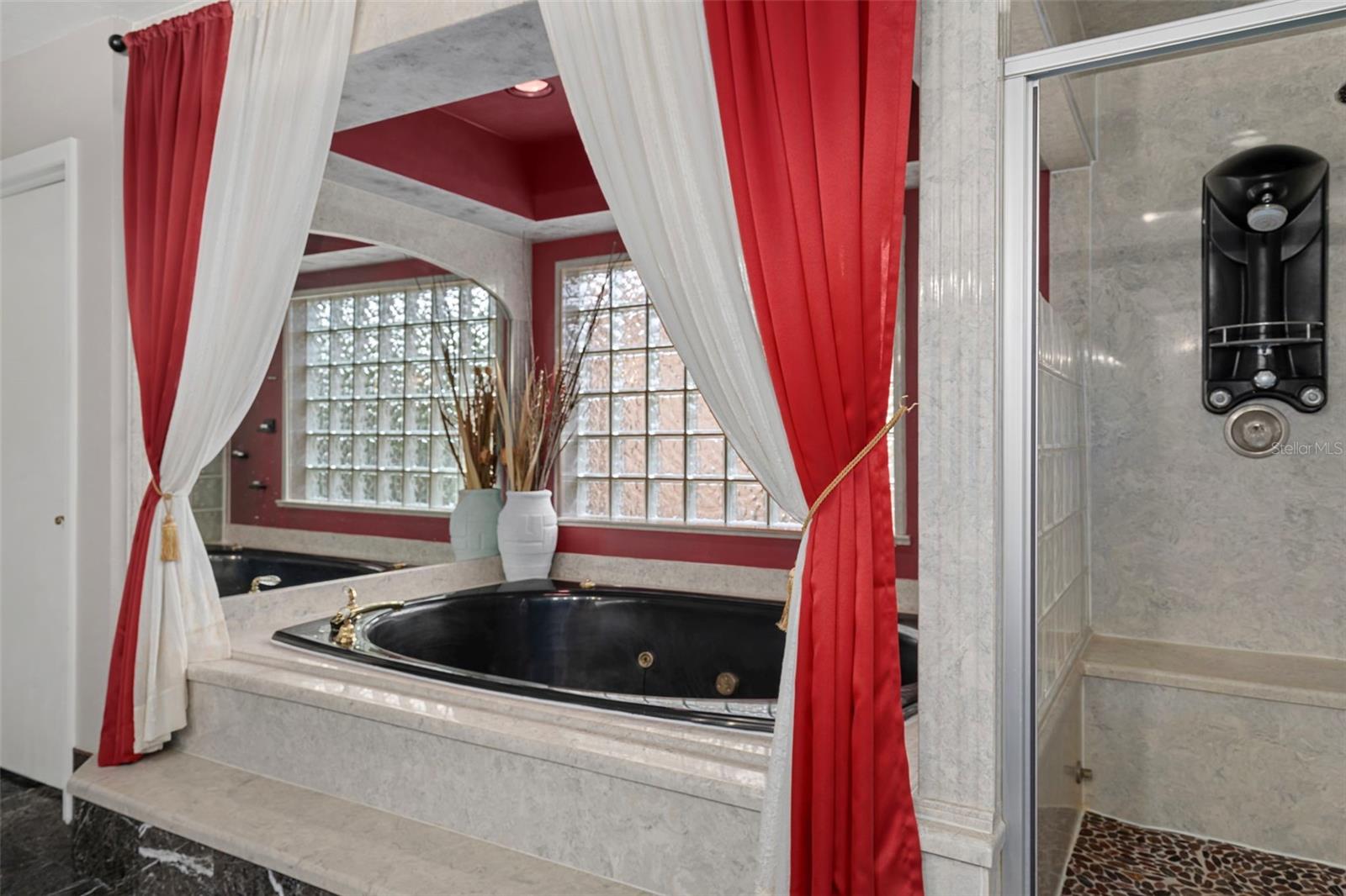 Listing photo id 39 for 228 Lakeside Drive