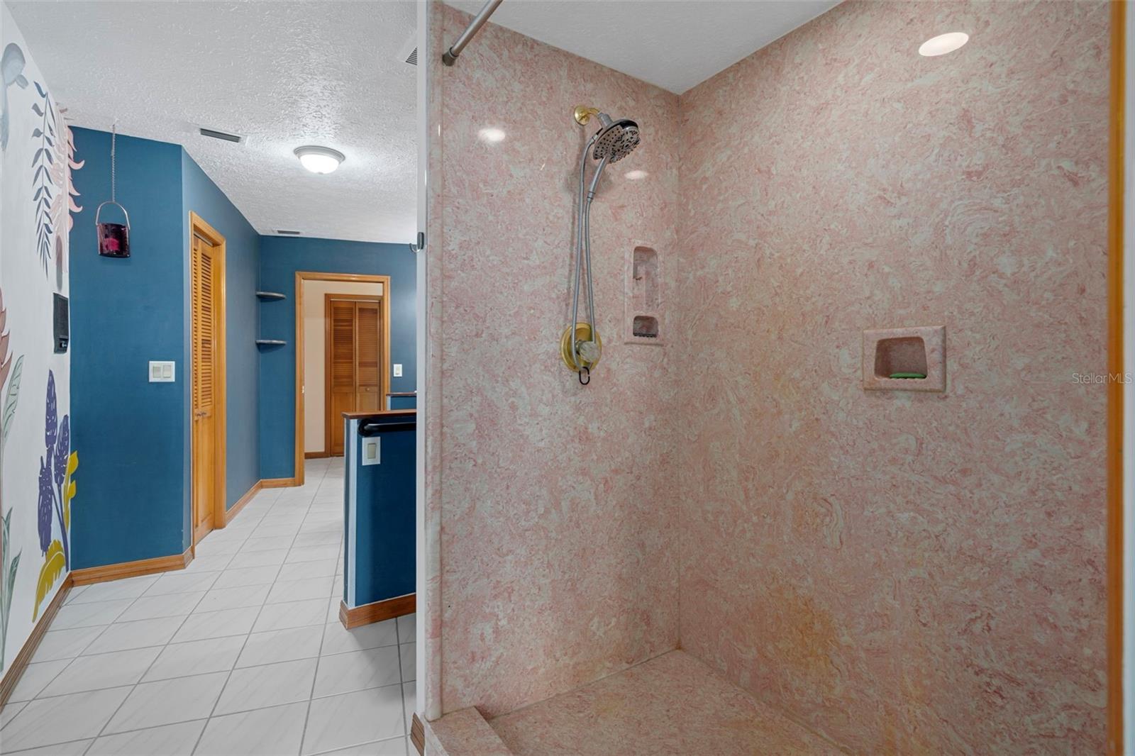 Listing photo id 46 for 228 Lakeside Drive