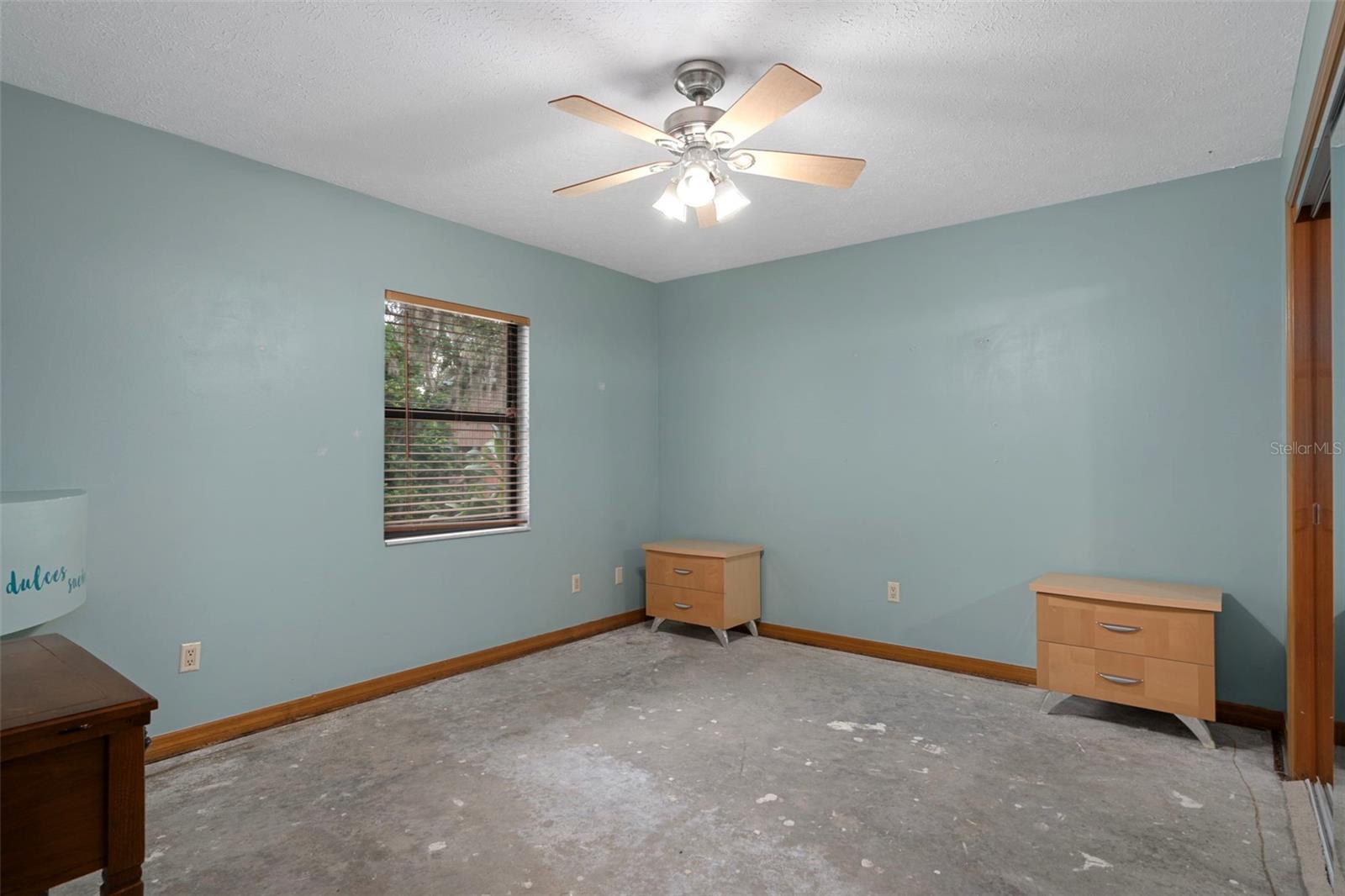 Listing photo id 49 for 228 Lakeside Drive