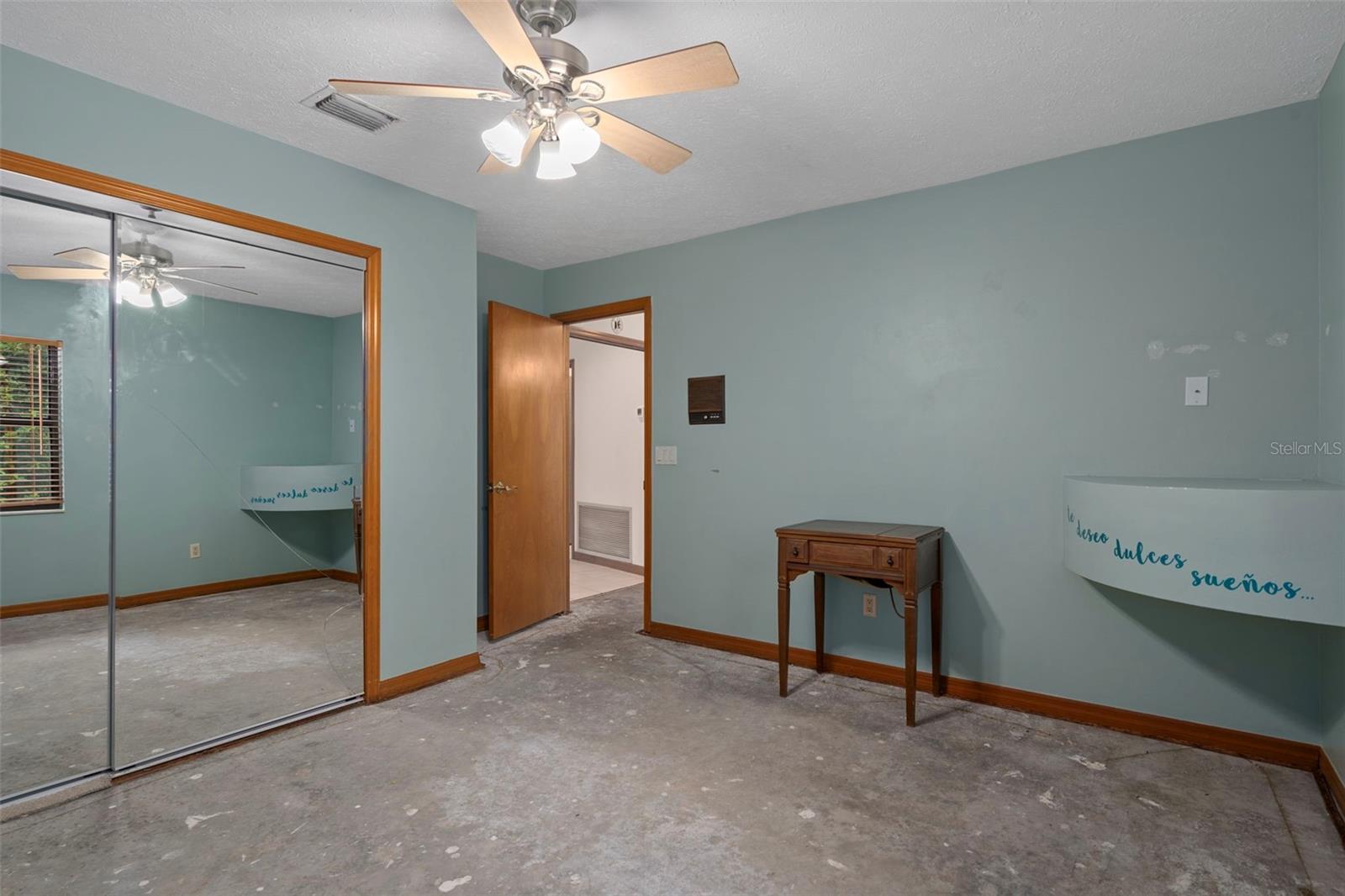 Listing photo id 50 for 228 Lakeside Drive