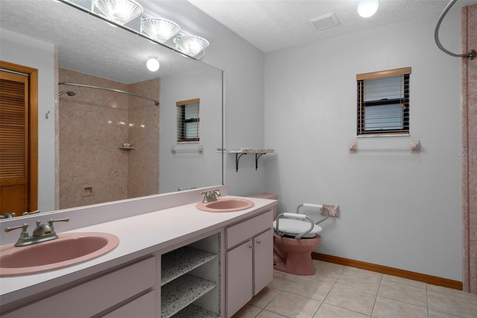 Listing photo id 51 for 228 Lakeside Drive