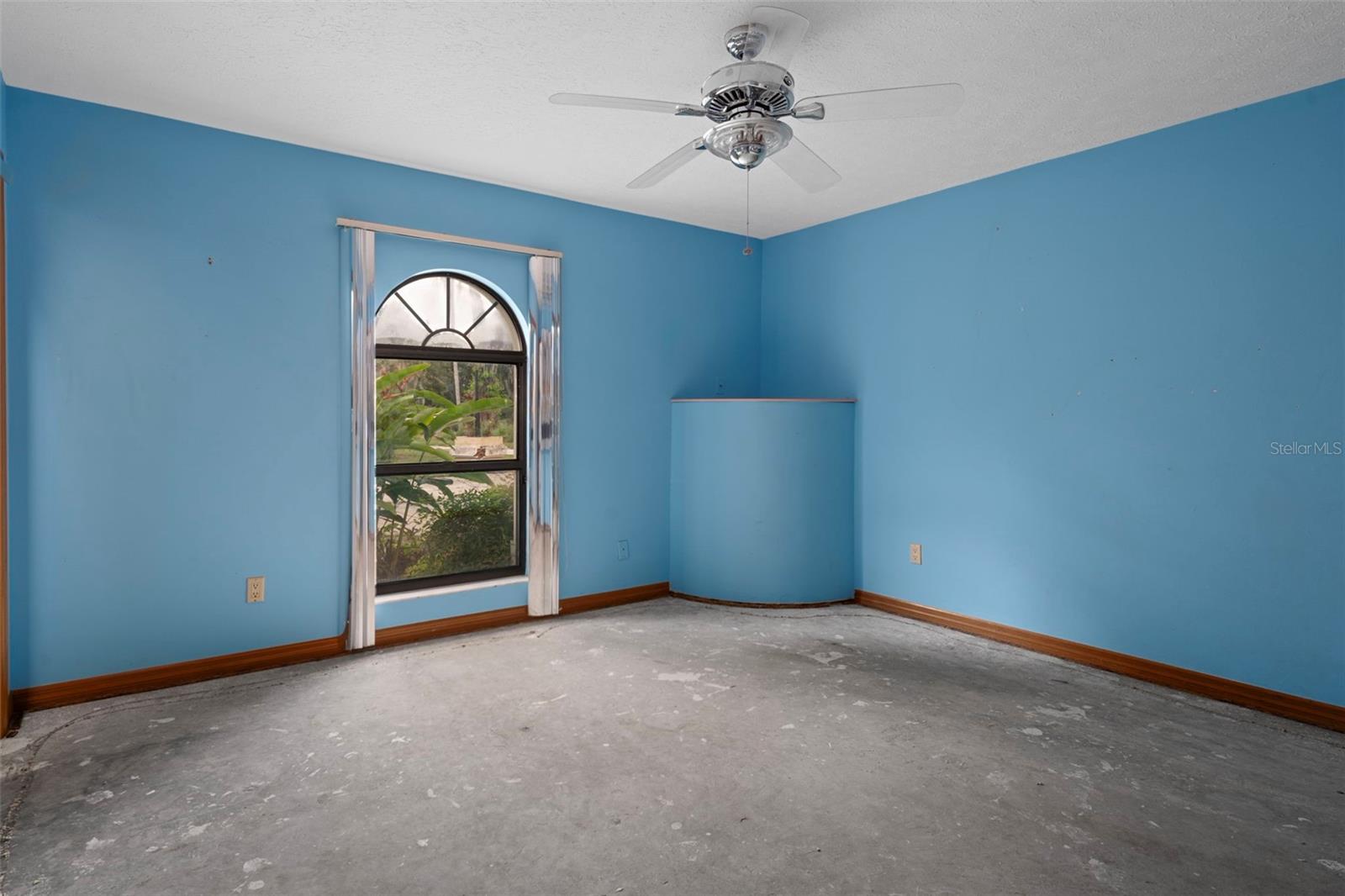 Listing photo id 54 for 228 Lakeside Drive