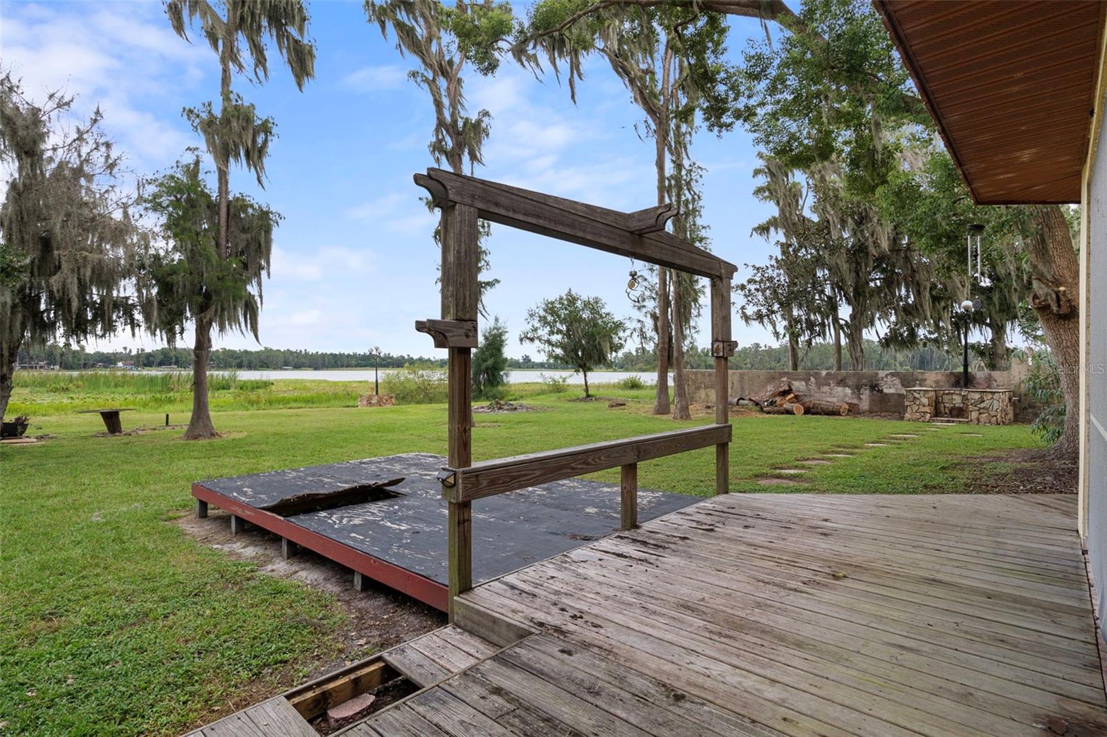 Listing photo id 59 for 228 Lakeside Drive