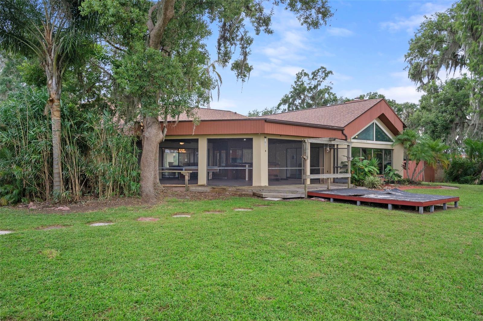 Listing photo id 61 for 228 Lakeside Drive