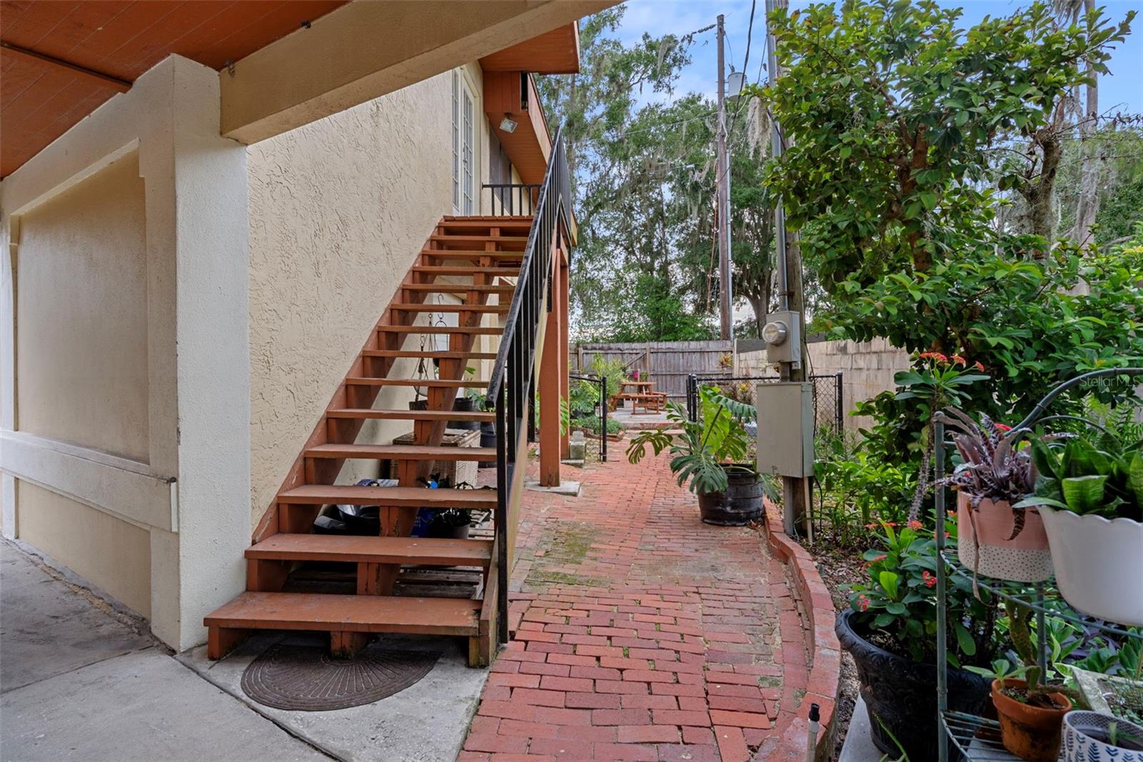 Listing photo id 65 for 228 Lakeside Drive