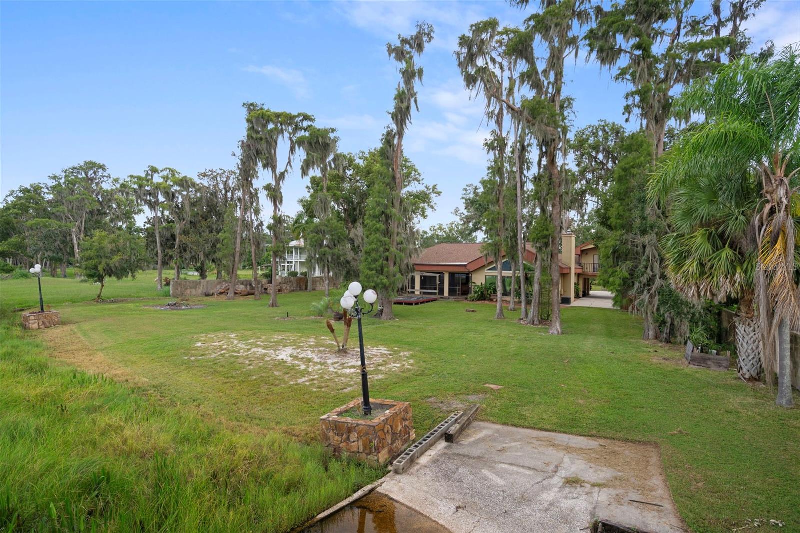 Listing photo id 70 for 228 Lakeside Drive