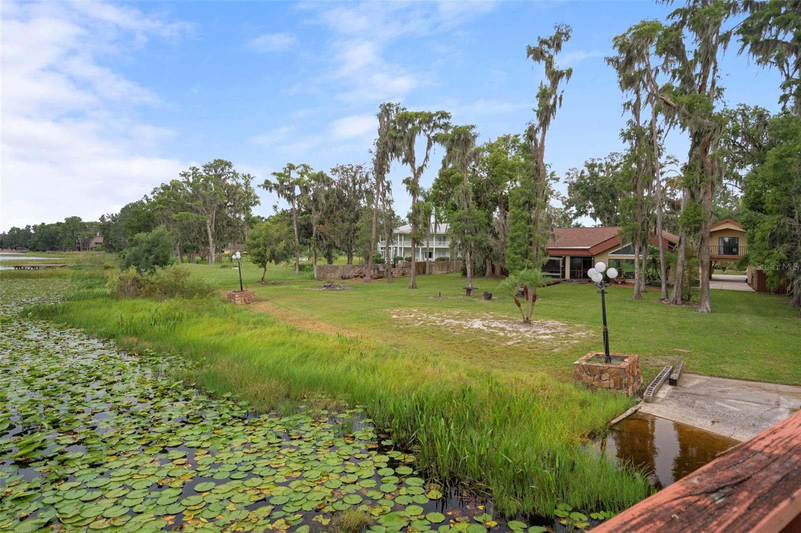 Listing photo id 71 for 228 Lakeside Drive