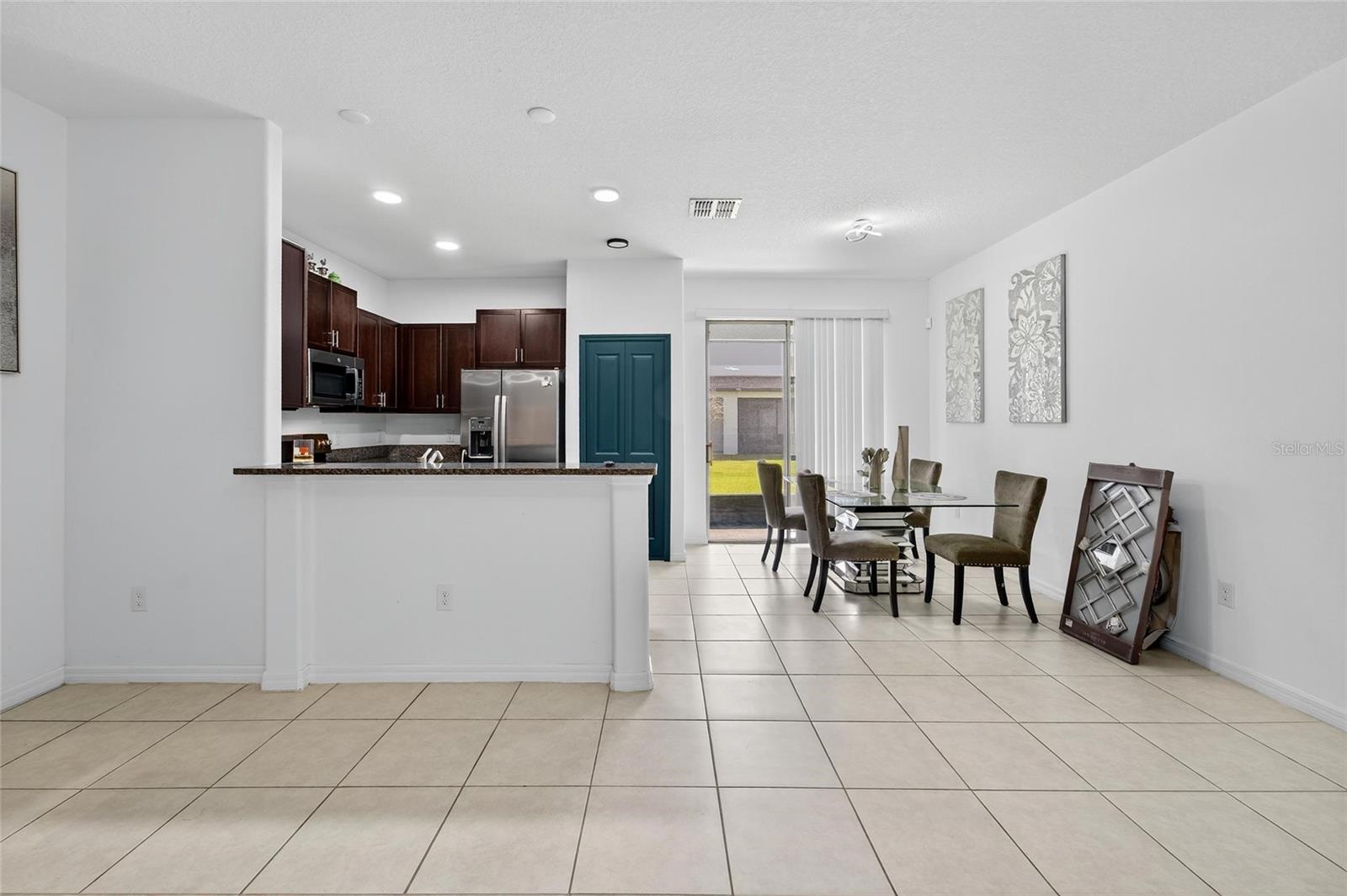 Image 14 of 52 For 14446 Editors Note Street