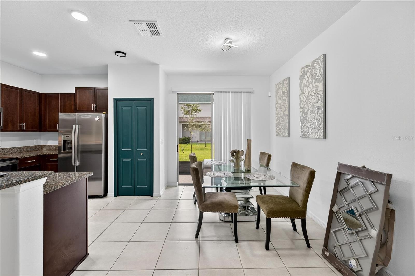 Image 17 of 52 For 14446 Editors Note Street