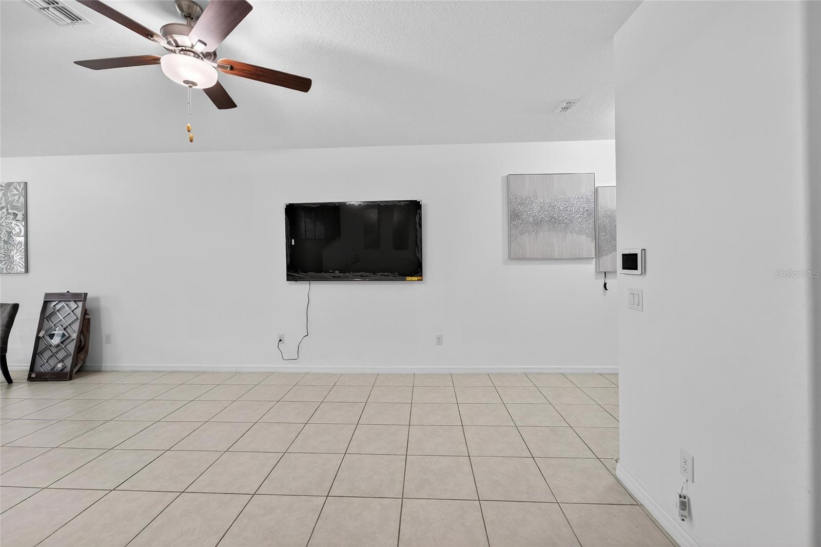 Image 19 of 52 For 14446 Editors Note Street