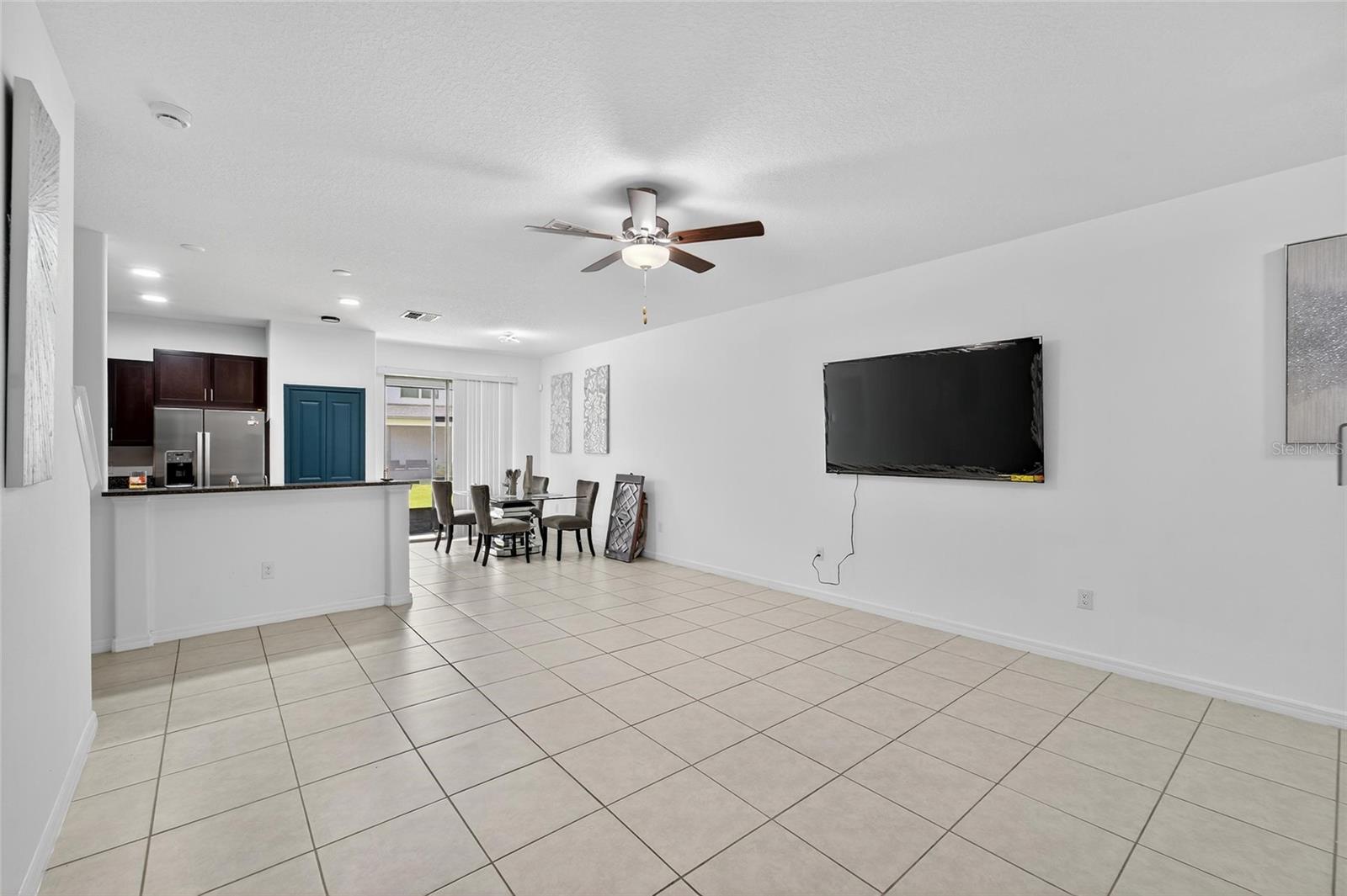 Image 20 of 52 For 14446 Editors Note Street