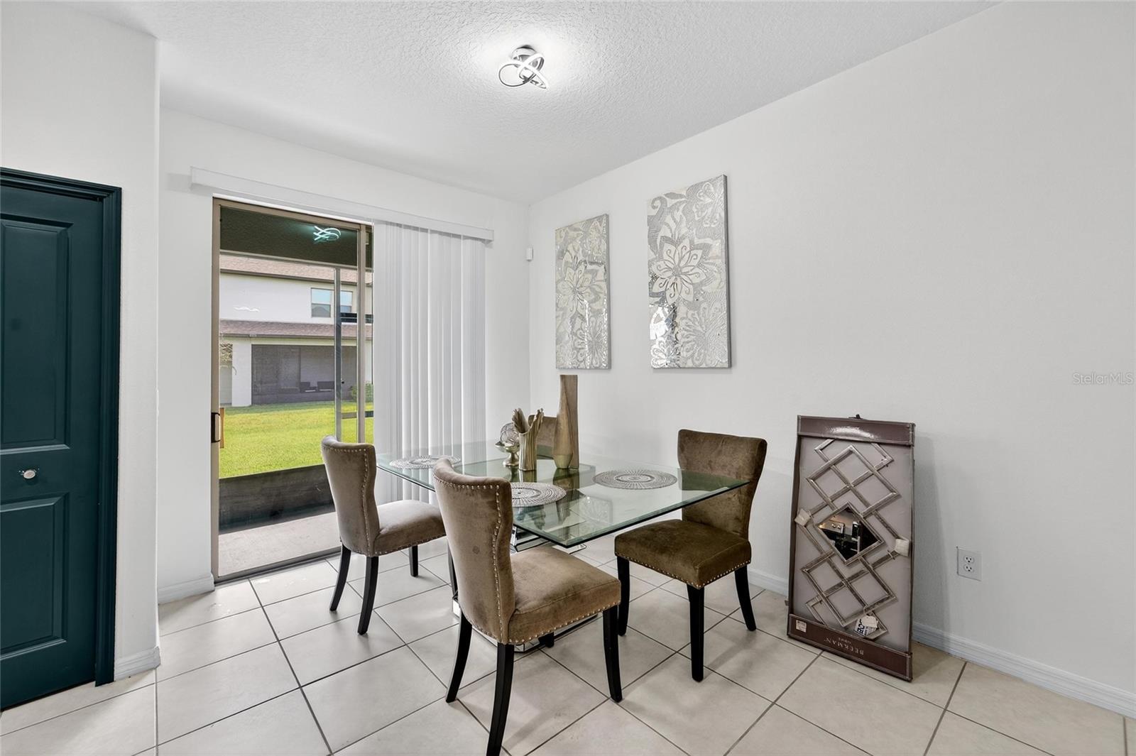 Image 21 of 52 For 14446 Editors Note Street