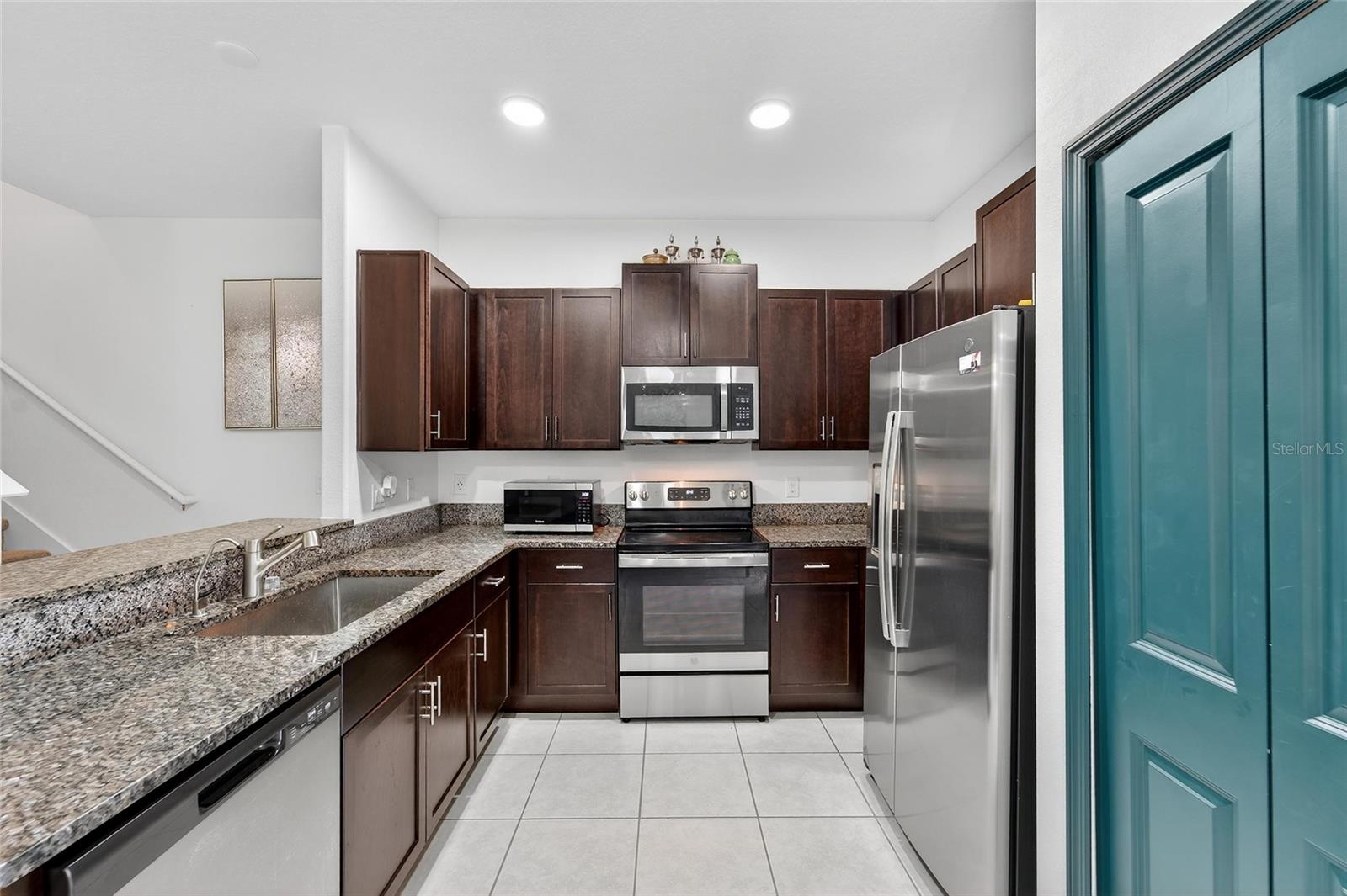 Image 22 of 52 For 14446 Editors Note Street