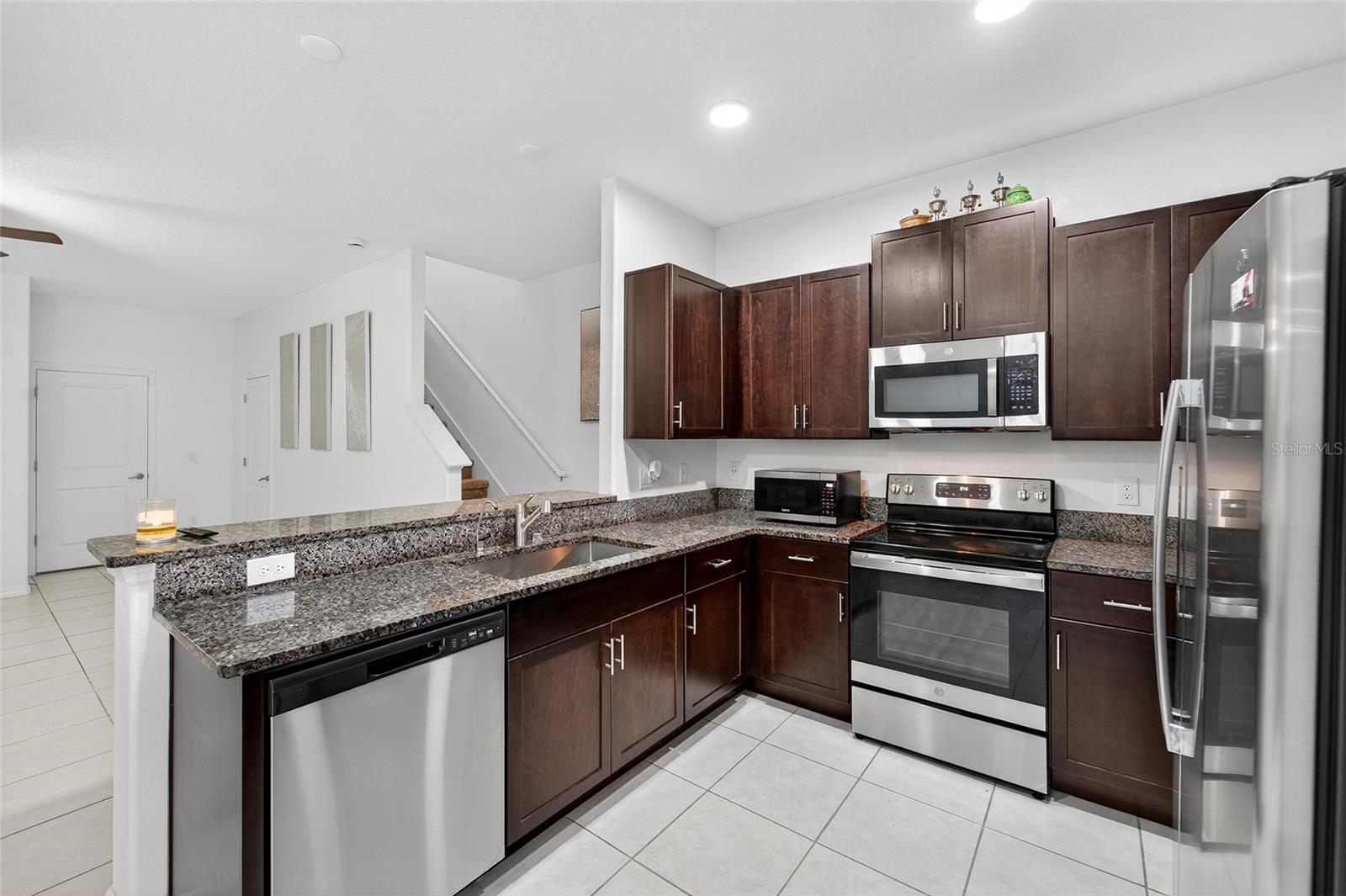 Image 23 of 52 For 14446 Editors Note Street