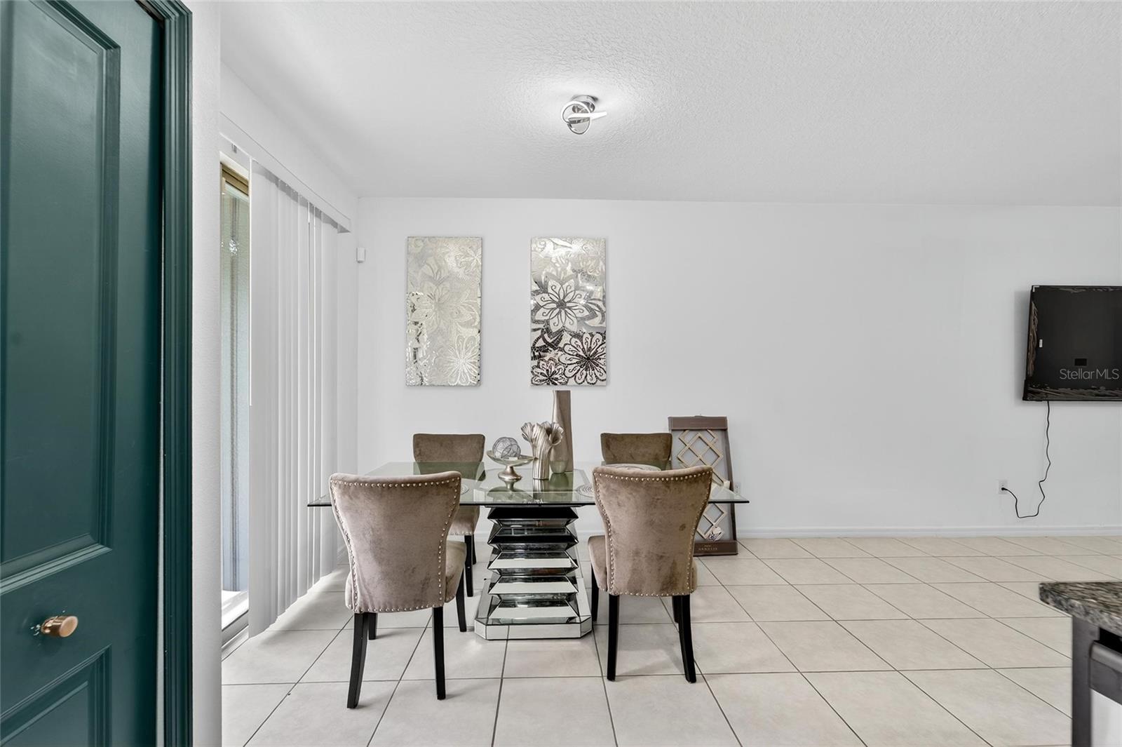 Image 24 of 52 For 14446 Editors Note Street