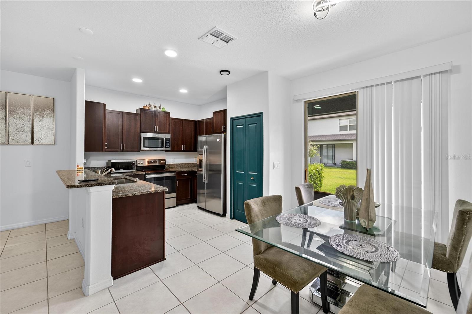 Image 26 of 52 For 14446 Editors Note Street