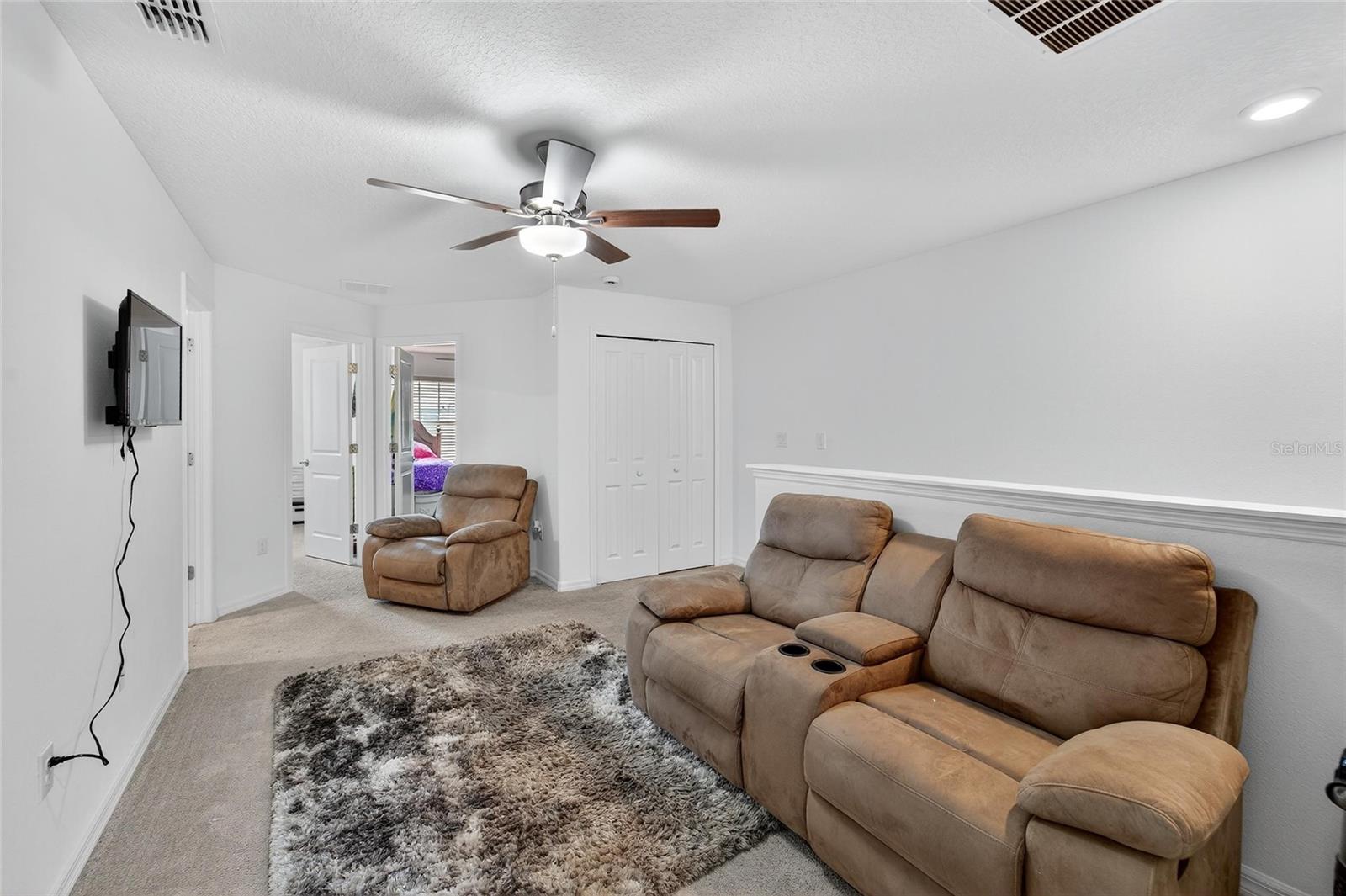 Image 29 of 52 For 14446 Editors Note Street