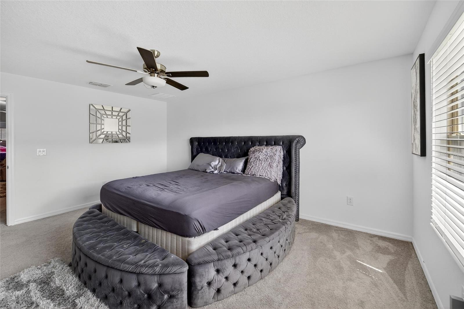 Image 35 of 52 For 14446 Editors Note Street