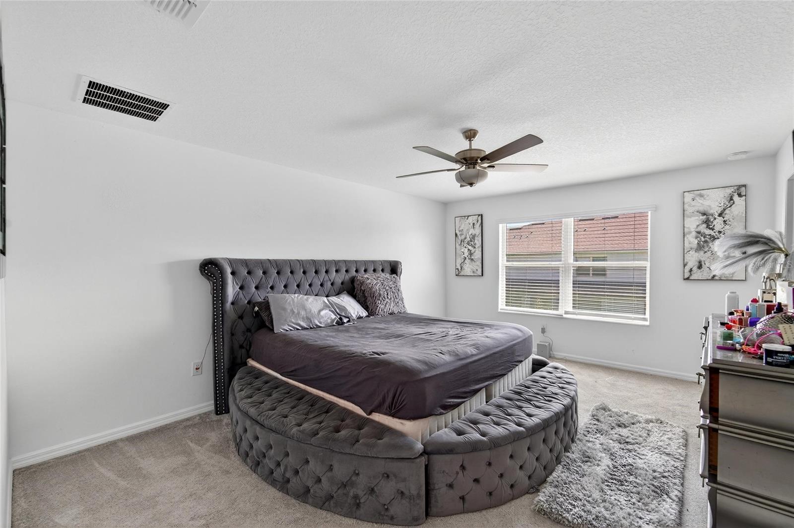 Image 36 of 52 For 14446 Editors Note Street