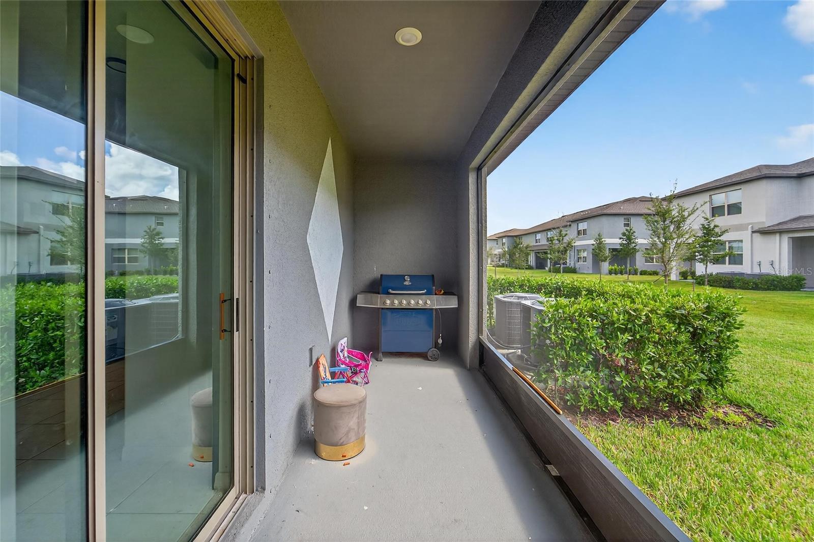 Image 46 of 52 For 14446 Editors Note Street