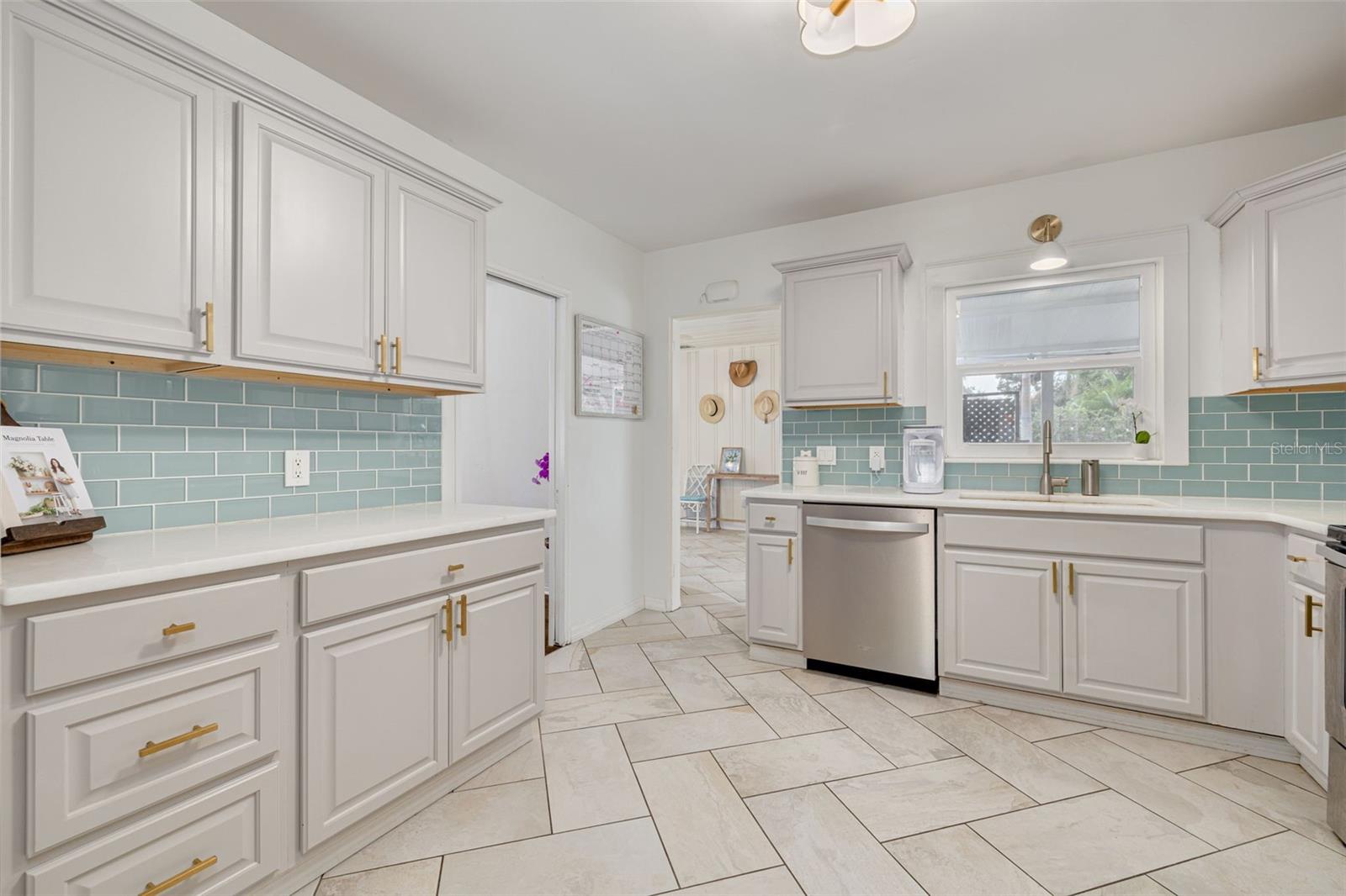 Image 13 of 39 For 2400 9th Avenue N