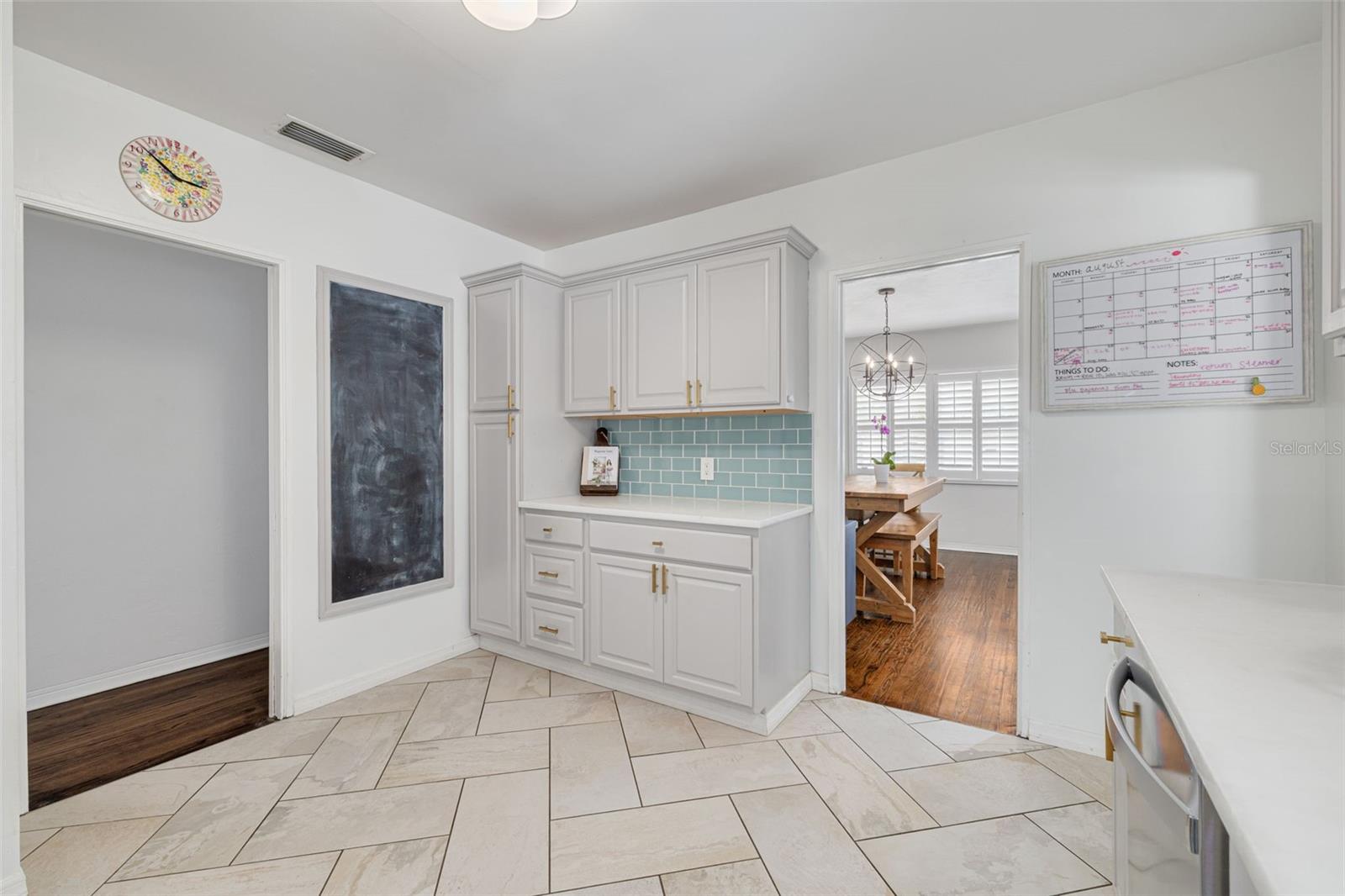 Image 15 of 39 For 2400 9th Avenue N