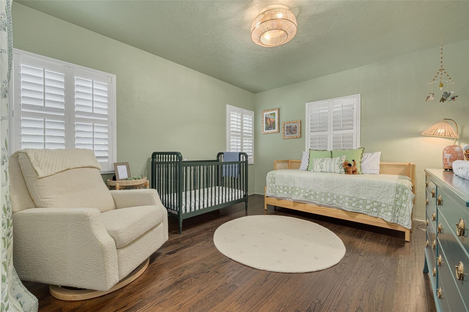 Image 22 of 39 For 2400 9th Avenue N