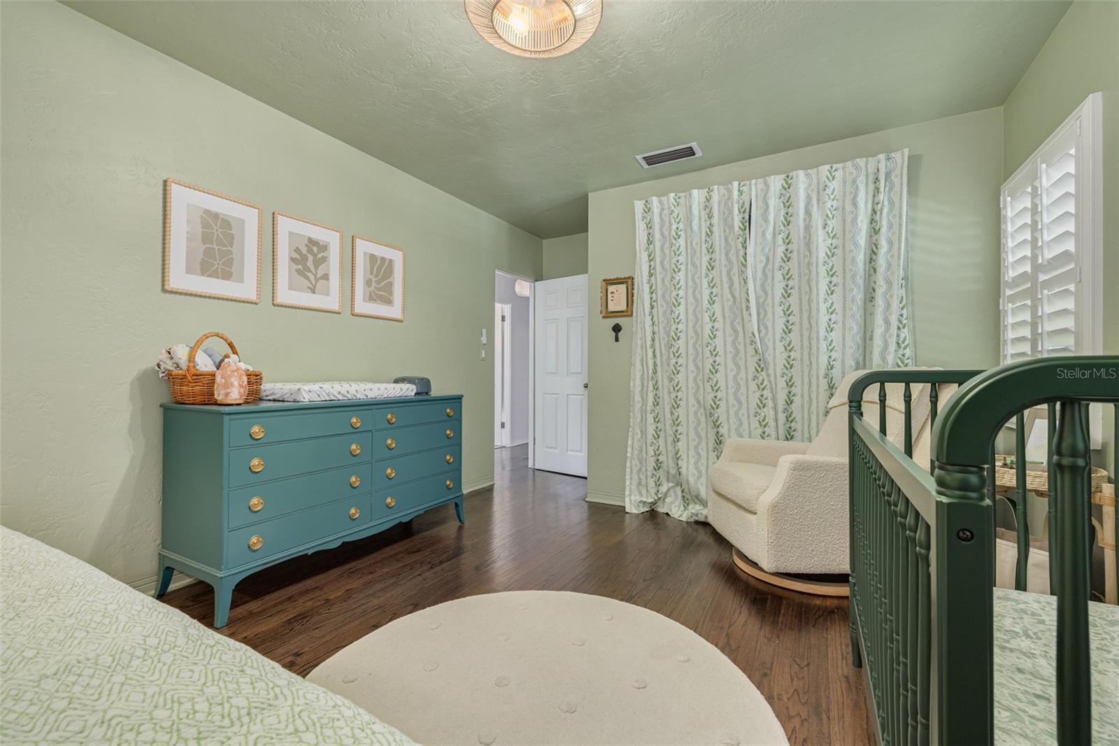 Image 23 of 39 For 2400 9th Avenue N