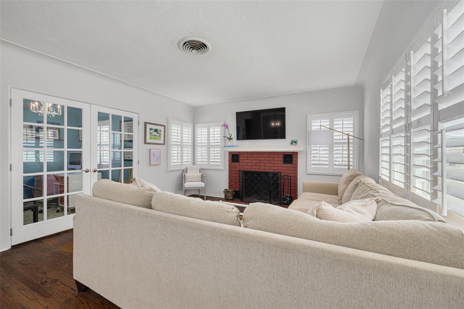 Image 8 of 39 For 2400 9th Avenue N