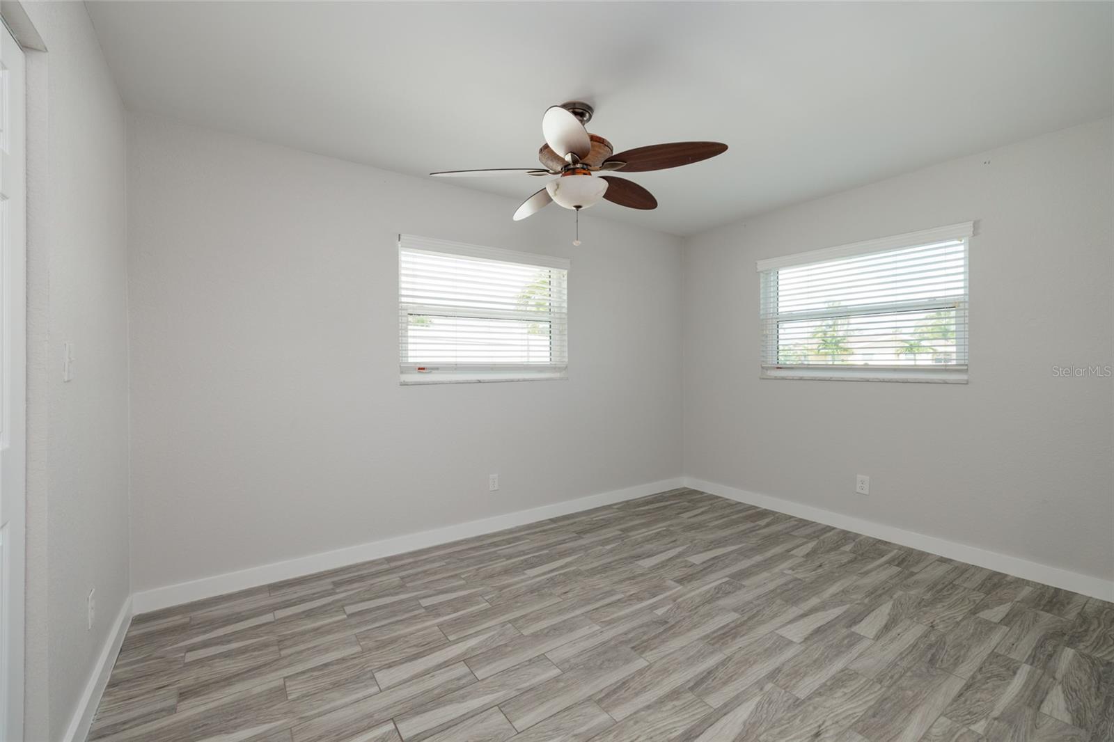 Image 14 of 30 For 4342 14th Way Ne