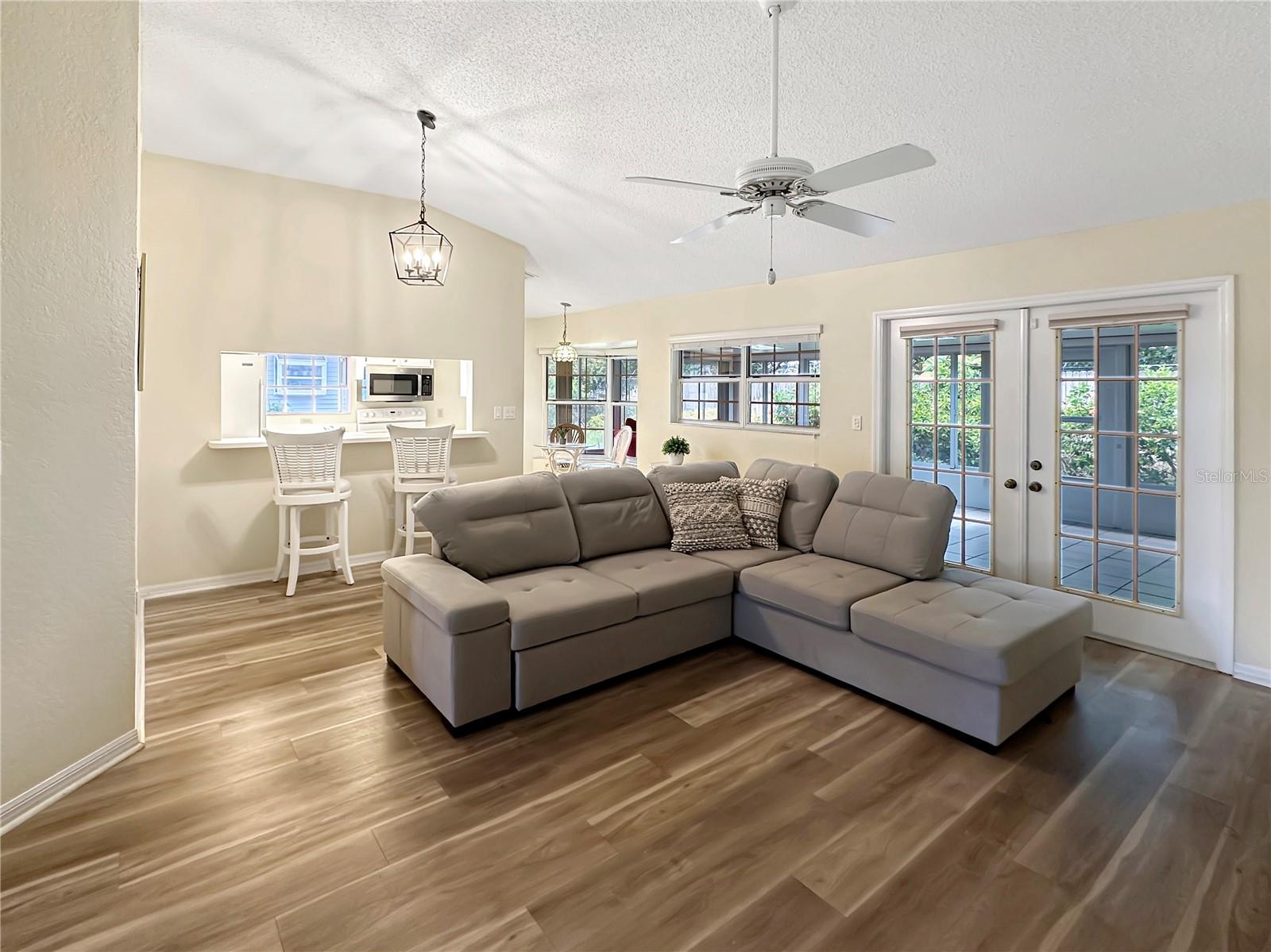 Image 10 of 54 For 11722 Currie Lane C3