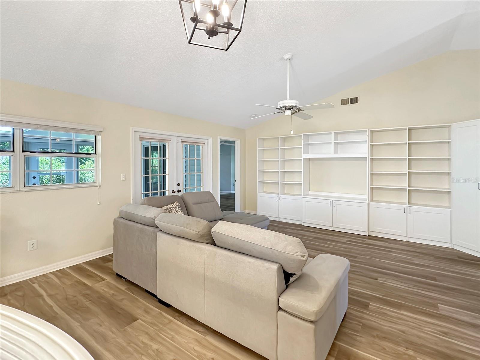 Image 12 of 54 For 11722 Currie Lane C3