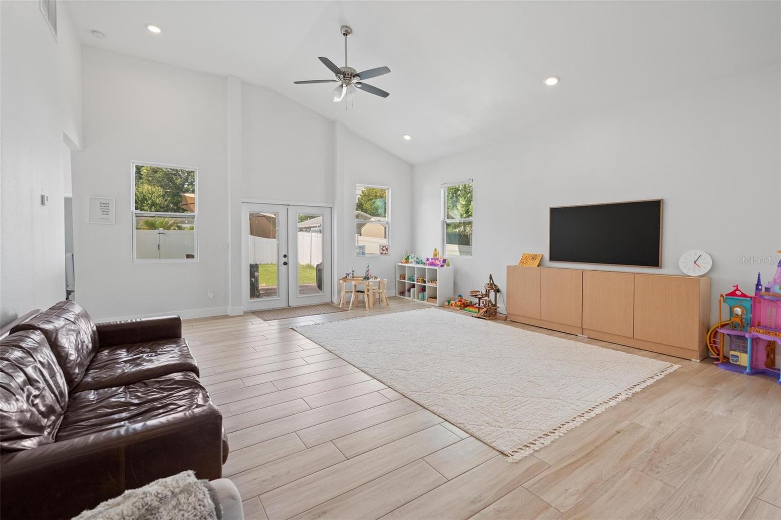 Image 17 of 38 For 1040 48th Avenue N
